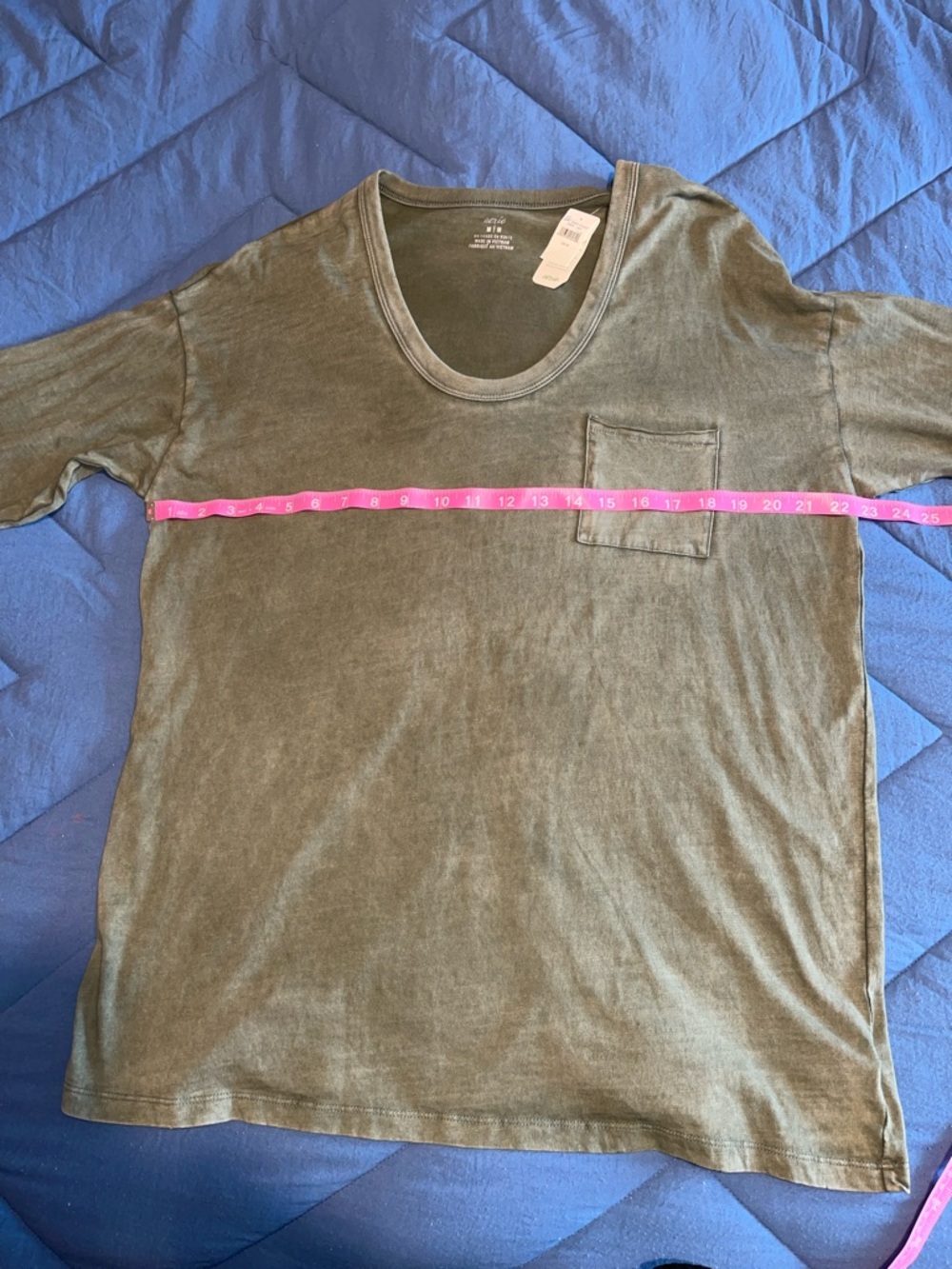 NWT Women’s Pocket T-Shirt in Olive Green